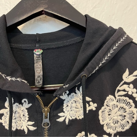 Free People Black Floral Embroidered Hoodie Sweatshirt Top Medium - Picture 8 of 10
